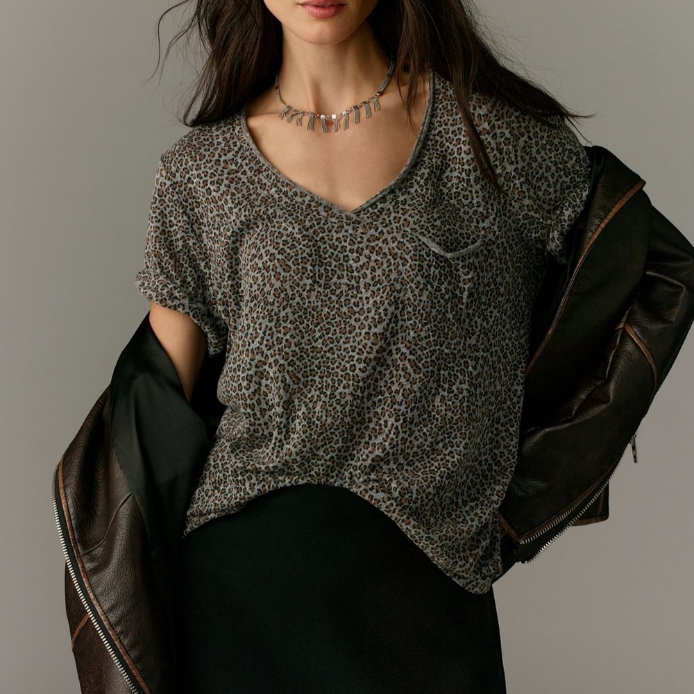 NWT Anthropologie Lars Classic V-neck Tee by T.La